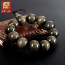 金丝楠木手串和绿檀手串哪个好一点（金丝檀木手串和金丝楠木手串哪个贵） 第1张