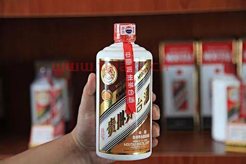 白酒大幅走低贵州茅台跌超4%